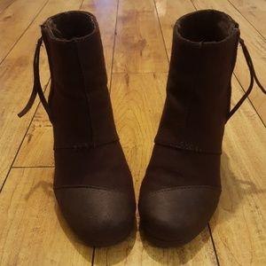 Tom's dark brown bootie with side zipper
